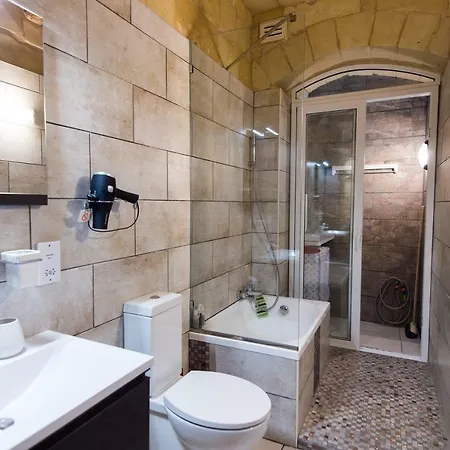 10 La Ruelle * La Valletta