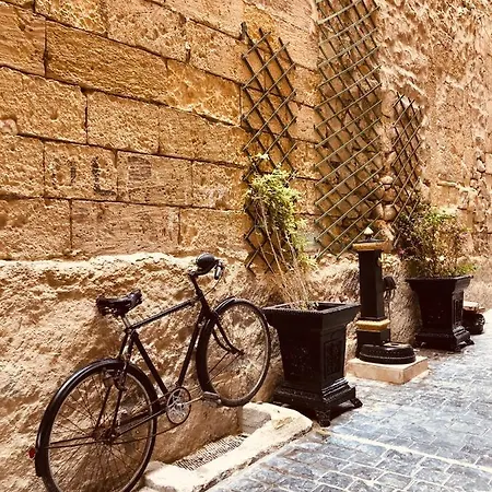 10 La Ruelle * Valletta