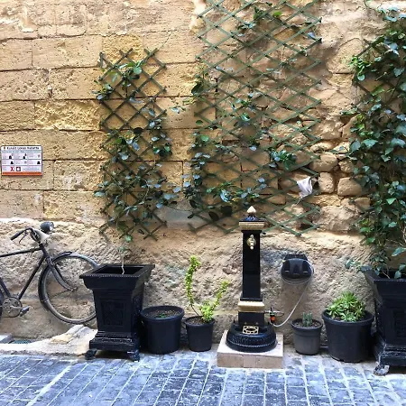 10 La Ruelle Apartment