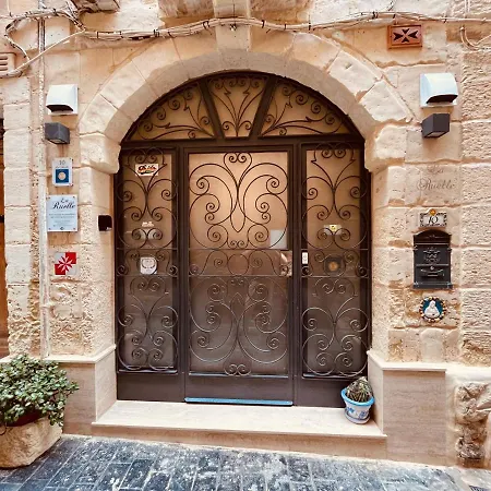 10 La Ruelle *