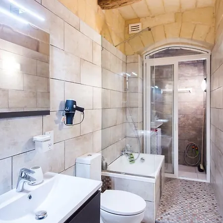 10 La Ruelle Apartment