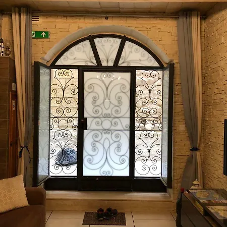 10 La Ruelle Apartment