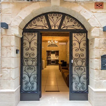 10 La Ruelle Apartment *