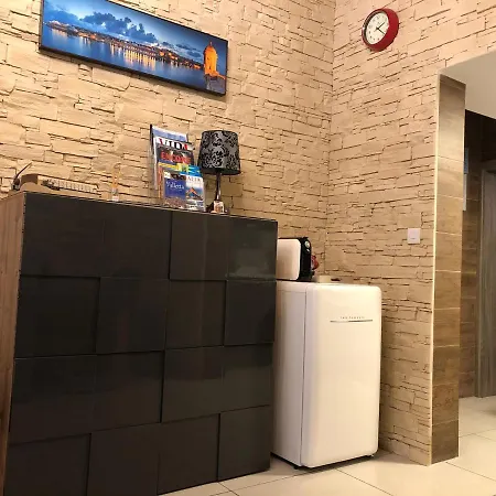 10 La Ruelle Apartment *