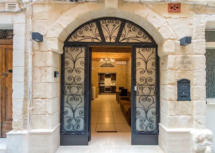 10 La Ruelle Apartment *